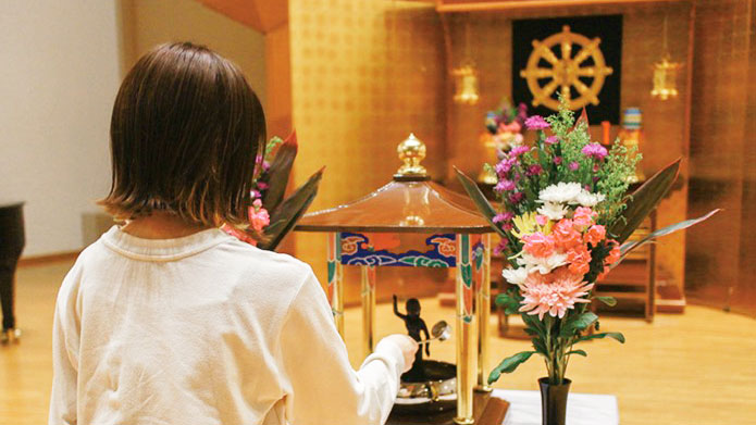 宗教行事の運営に関わる